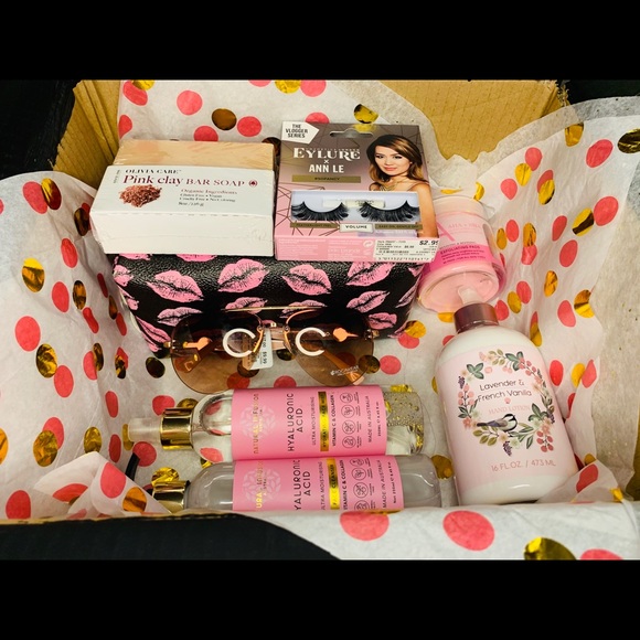 Mystery boxes that contain many Beautiful products - Picture 4 of 5